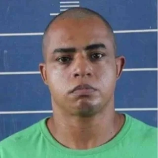 Polícia Prende Chefe da Milícia que Aterrorizava Moradores com Extorsões e Armas Pesadas no Rio