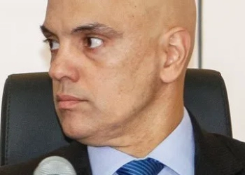 ( Urgente) Alexandre de Moraes manda desativar redes sociais de Carla Zambelli, que está foragida