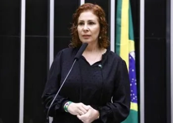 Extradição de Carla Zambelli enfrenta Obstáculo e tem novo capítulo
