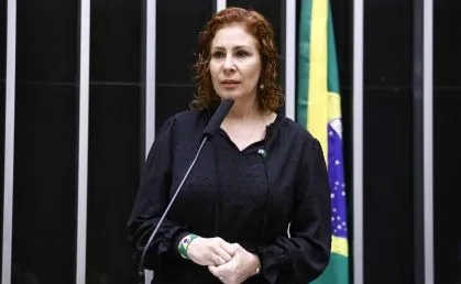 Extradição de Carla Zambelli enfrenta Obstáculo e tem novo capítulo