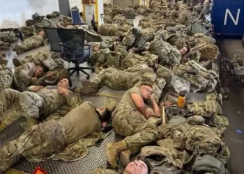 Tropas Abandonadas: Governador da Califórnia Processa Trump Após Envio Caótico de Militares a Los Angeles