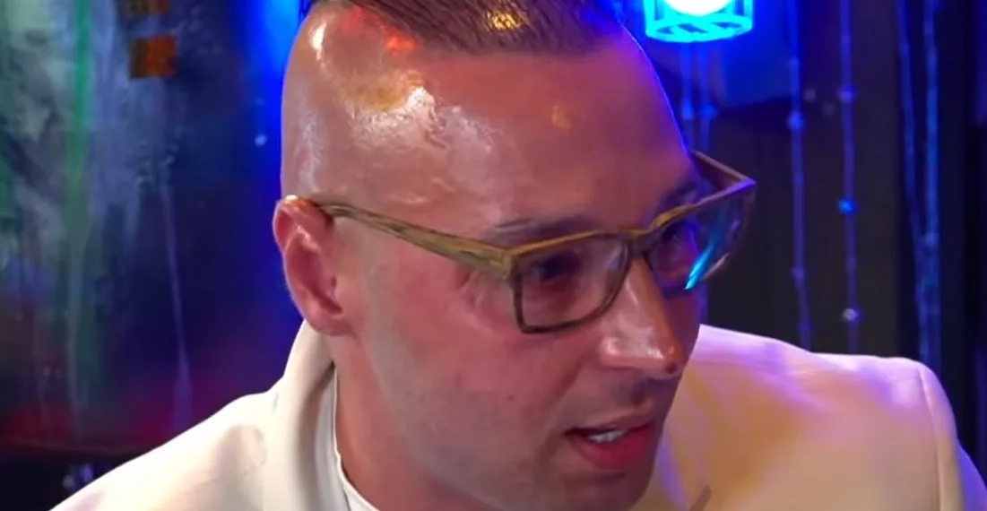 INACREDITÁVEL: MC Smith chama traficantes de “simples empresários” em debate com Arthur do Val