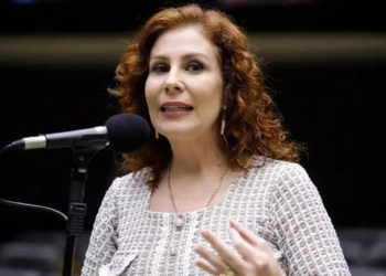 Polícia Federal Localiza Endereço de Carla Zambelli na Itália e pode ser presa neste sábado