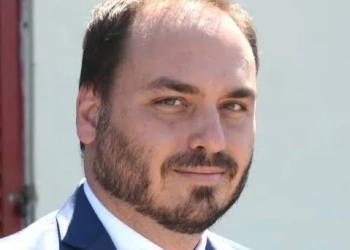 Bolsonaro Confirma: Carlos Bolsonaro Será Candidato ao Senado por Santa Catarina em 2026