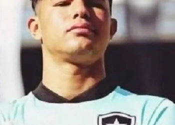 Filho do goleiro Bruno é campeão na Alemanha vestindo a camisa do Botafogo