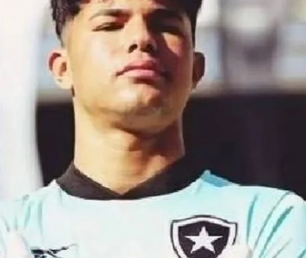 Filho do goleiro Bruno é campeão na Alemanha vestindo a camisa do Botafogo