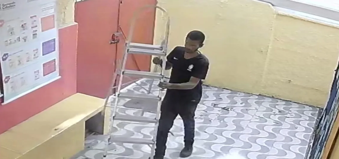 Ladrão Invade Escola de Madrugada, Volta Durante o Dia e Rouba Tudo Sozinho em Campo Grande