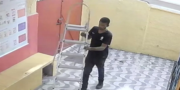 Ladrão Invade Escola de Madrugada, Volta Durante o Dia e Rouba Tudo Sozinho em Campo Grande