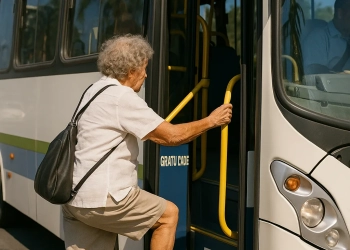 Espiãs da Gratuidade”: Idosas Disfarçadas Flagram Ônibus que Negam Parada no Rio