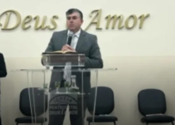 ( Video) Pastor Morre Durante Pregação Transmitida pela Internet