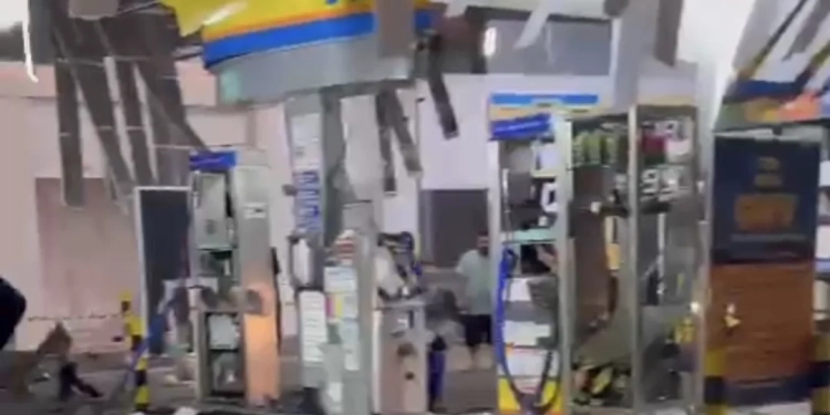 ( IMAGENS PERTUBADORAS) Explosão em Posto de GNV no Centro do Rio Deixa Homem Destroçado