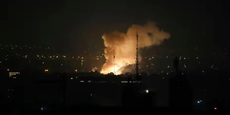 ISRAEL ATACA O IRÃ: EXPLOSÕES EM TEERÃ MARCAM A MADRUGADA EM OPERAÇÃO MILITAR DE GRANDE ESCALA