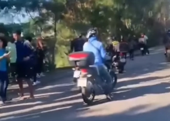URGENTE! ( Video)  Ônibus capota e cai em córrego e tem passageiros feridos