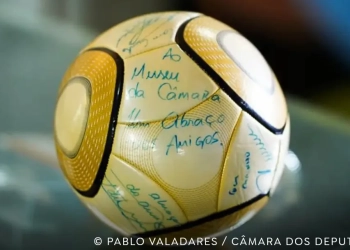 Moraes Impõe 17 Anos de Prisão e Multa de R$ 30 Milhões a Réu do 8 de Janeiro que Furtou Bola Autografada por Neymar