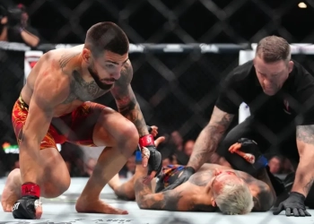 NOCAUTE FULMINANTE: Charles do Bronxs É Derrotado Por Ilia Topuria No 1º Round do UFC 317