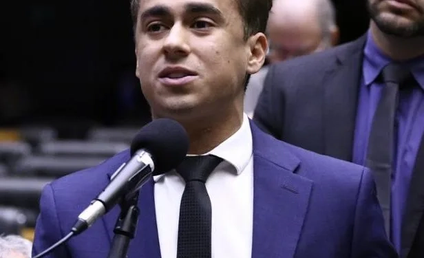 Centrão Mira o Governo Lula e Articula Nikolas Ferreira como Relator da CPI do INSS