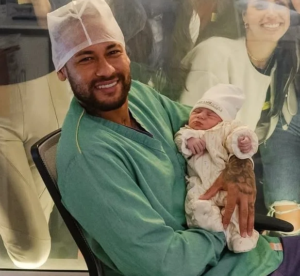 SURPRESA NA MATERNIDADE: NEYMAR APRESENTA SUA QUARTA FILHA AO MUNDO!