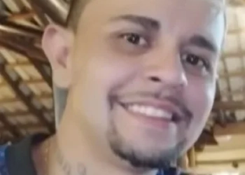 Adolescente de 15 anos mata vizinho com mais de 30 facadas após boato de namoro nas redes sociais