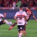 ( atualização) Ayrton Lucas sofre grave corte na perna e vira desfalque por tempo indeterminado no Flamengo