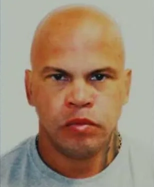 Policial suspeito de envolvimento em atentado contra bicheiro se entrega em delegacia