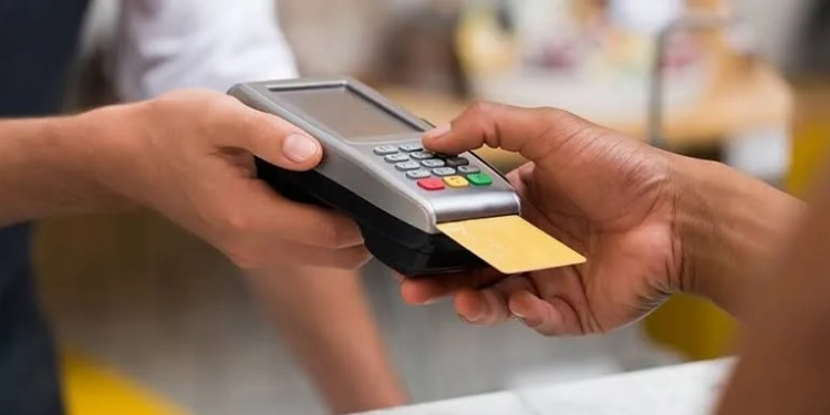 Estelionato explode no Brasil: Casos crescem 400% e golpe da maquininha causa prejuízo de R$ 4,8 bilhões