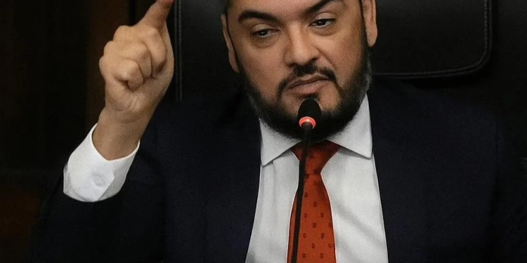 RODRIGO BACELLAR EXPLODE AO SER COBRADO POR CPIs DO CEPERJ E DA EDUCAÇÃO