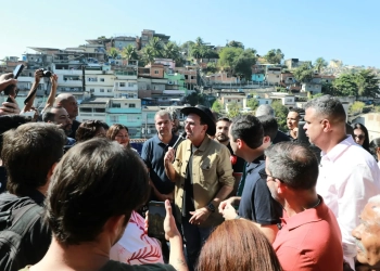 Prefeitura do Rio entrega mercado no Complexo do Alemão, cozinha comunitária em Padre Miguel e praça em Campo Grande