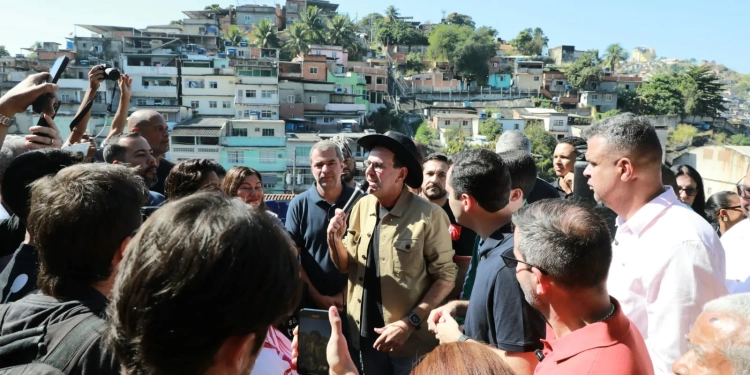 Prefeitura do Rio entrega mercado no Complexo do Alemão, cozinha comunitária em Padre Miguel e praça em Campo Grande