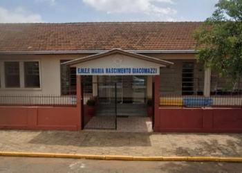 ADOLESCENTE INVADE COLÉGIO, MATA CRIANÇA DE 9 ANOS E DEIXA FERIDOS