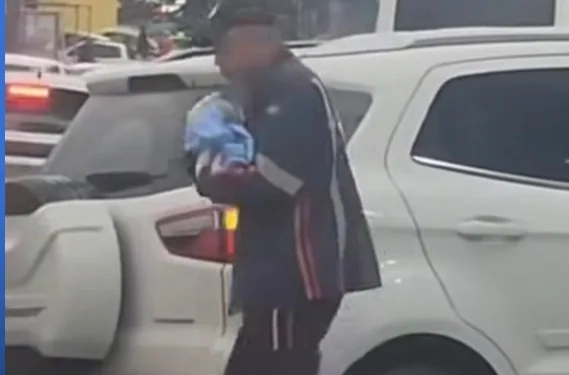 ( Video) Bebê nasce em via movimentada em Campo Grande e emociona moradores