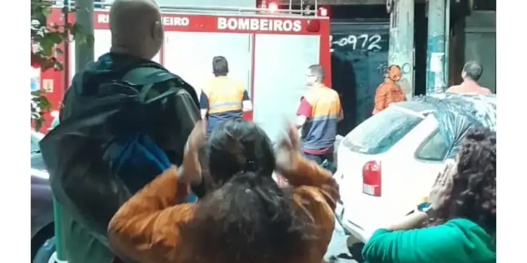 Urgente!! Laje desaba em residência no Rio e deixa homem ferido
