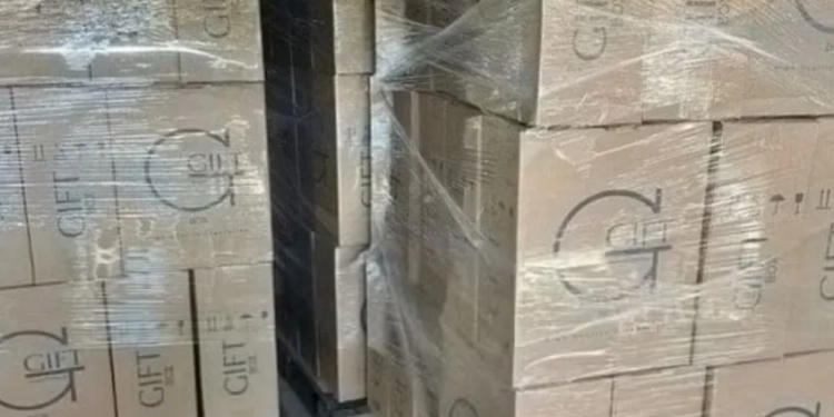 Fábrica Clandestina de Cigarros é Fechada no Rio: 17 Paraguaios Eram Escravizados e Quadrilha Sofre Prejuízo milionário