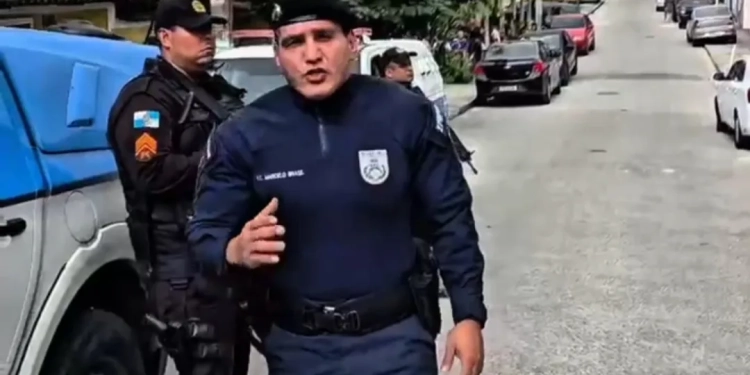 MADRUGADA DE TERROR EM GUARATIBA: TIROTEIO ASSUSTA MORADORES E POLÍCIA REFORÇA SEGURANÇA COM BLINDADO