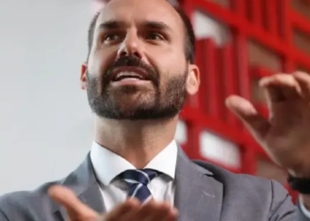 Eduardo Bolsonaro publica mensagem enigmática e redes especulam ataque ao STF