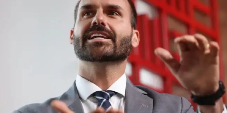 Eduardo Bolsonaro publica mensagem enigmática e redes especulam ataque ao STF