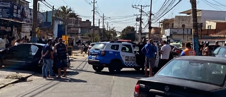 Tragédia em Realengo: Homem Morre em Acidente de Moto Após Colisão Violenta com Carro