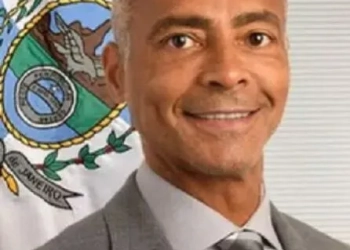 ROMÁRIO ROMPE COM BOLSONARO E TOMA UMA ATITUDE RADICAL NAS REDES SOCIAIS
