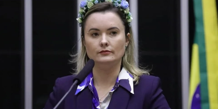 CÂMARA PEDE SUSPENSÃO DE CINCO DEPUTADOS POR ATÉ SEIS MESES APÓS CONFUSÃO EM PROTESTO BOLSONARISTA