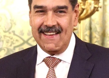Maduro provoca EUA após recompensa bilionária: “Venham me buscar, covardes!”
