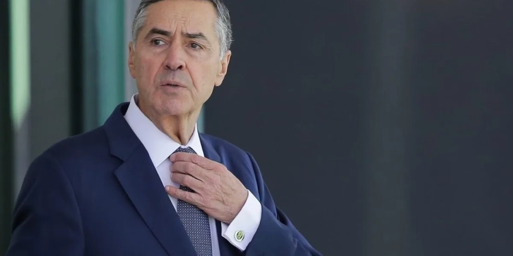 Filho de Barroso evita retorno aos EUA após suspensão de vistos de ministros do STF