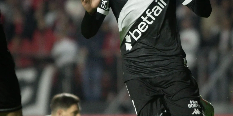 Rayan entra para a elite: atacante do Vasco é eleito o 18º melhor jogador sub-20 do mundo
