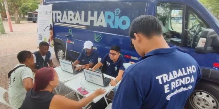 VAN DO “TRABALHA RIO” CHEGA A INHOAÍBA NESTA TERÇA COM VAGAS DE EMPREGO!! NÃO PERCAM!!