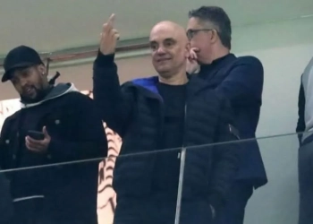 Fotógrafo que registrou gesto obsceno de Alexandre de Moraes é demitido de jornal
