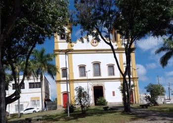 Homem é preso após invadir igreja armado com foice durante missa em Campo Grande