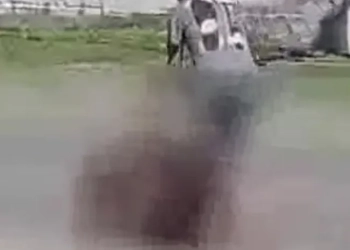 MACABRO!! ( Video) Homem é visto carregando corpo num carrinho em Sepetiba na Zona Oeste do Rio