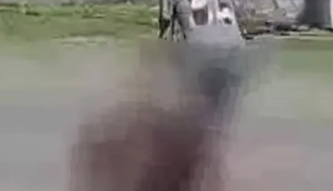 MACABRO!! ( Video) Homem é visto carregando corpo num carrinho em Sepetiba na Zona Oeste do Rio