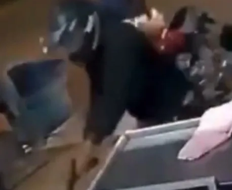 ( Video) Comerciante é executado com 19 tiros no Rio após se recusar a pagar taxa imposta por milicianos