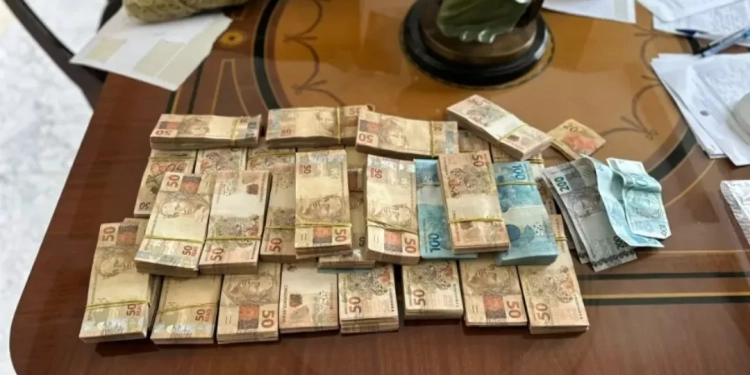 PF e Receita bloqueiam R$ 1,2 bilhão em fundos do PCC em megaoperação contra crime organizado