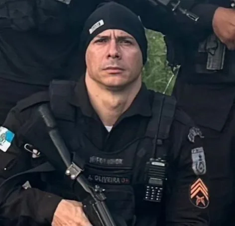 URGENTE: Policial é Fuzilado Após Entrar por Engano na Comunidade do Rio!!