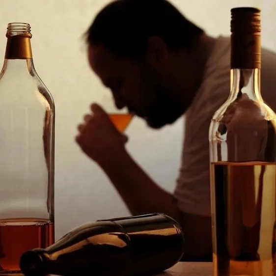 Alcoolismo Grave Garante Benefício de R$ 1.518 no INSS — Veja Como Acessar”